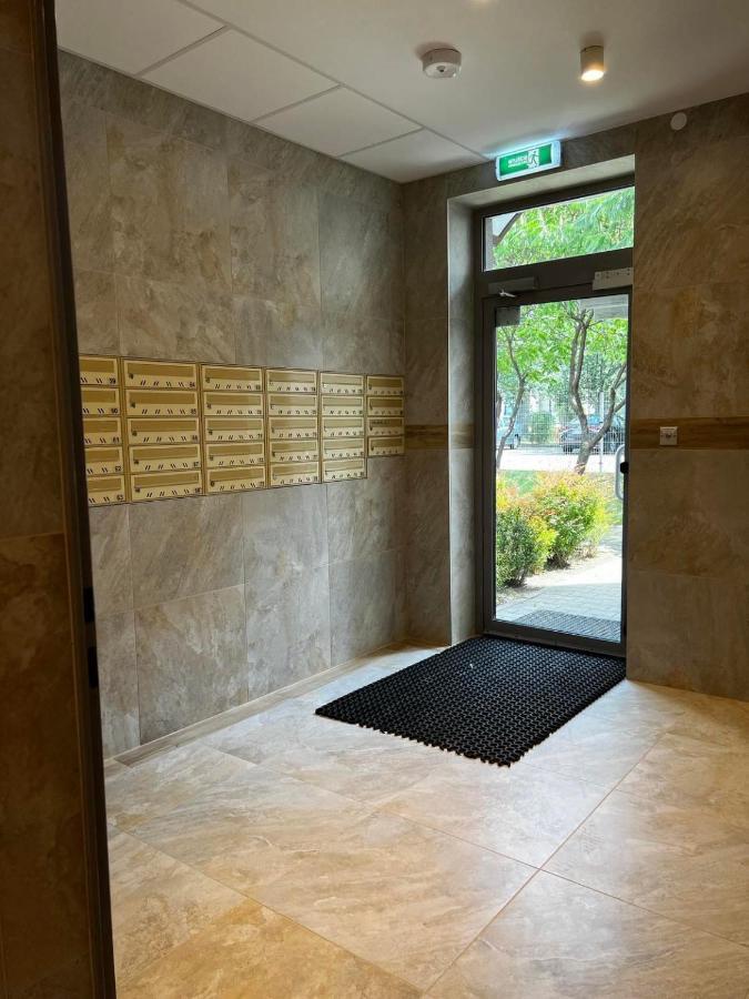 Apartament 69 Metro Appartamento Varsavia Esterno foto