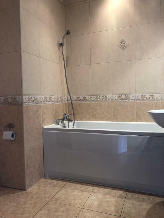 Apartament 69 Metro Appartamento Varsavia Esterno foto